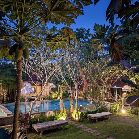 Astuti Gallery Homestay 요그야카르타 외부 사진