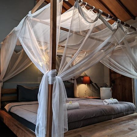 Astuti Gallery Homestay 요그야카르타 외부 사진