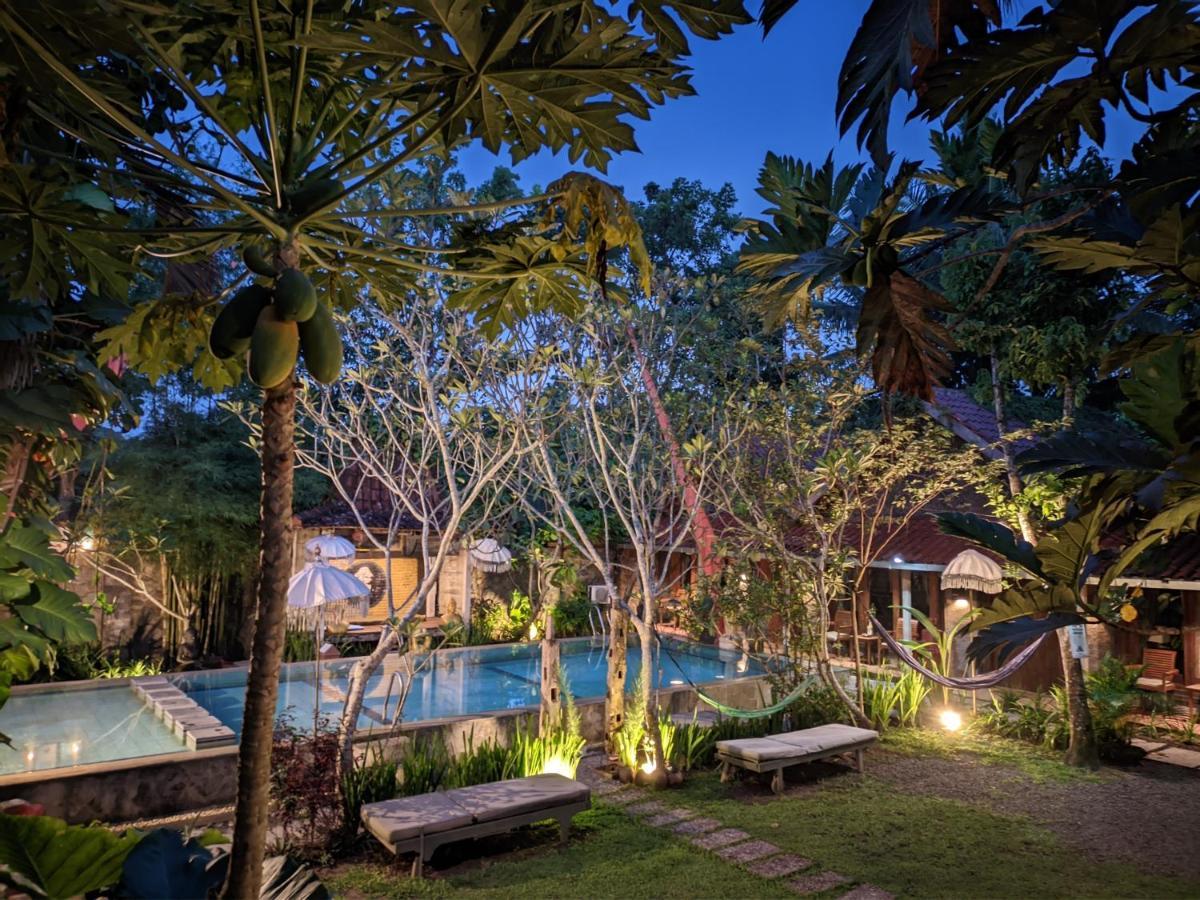 Astuti Gallery Homestay 요그야카르타 외부 사진