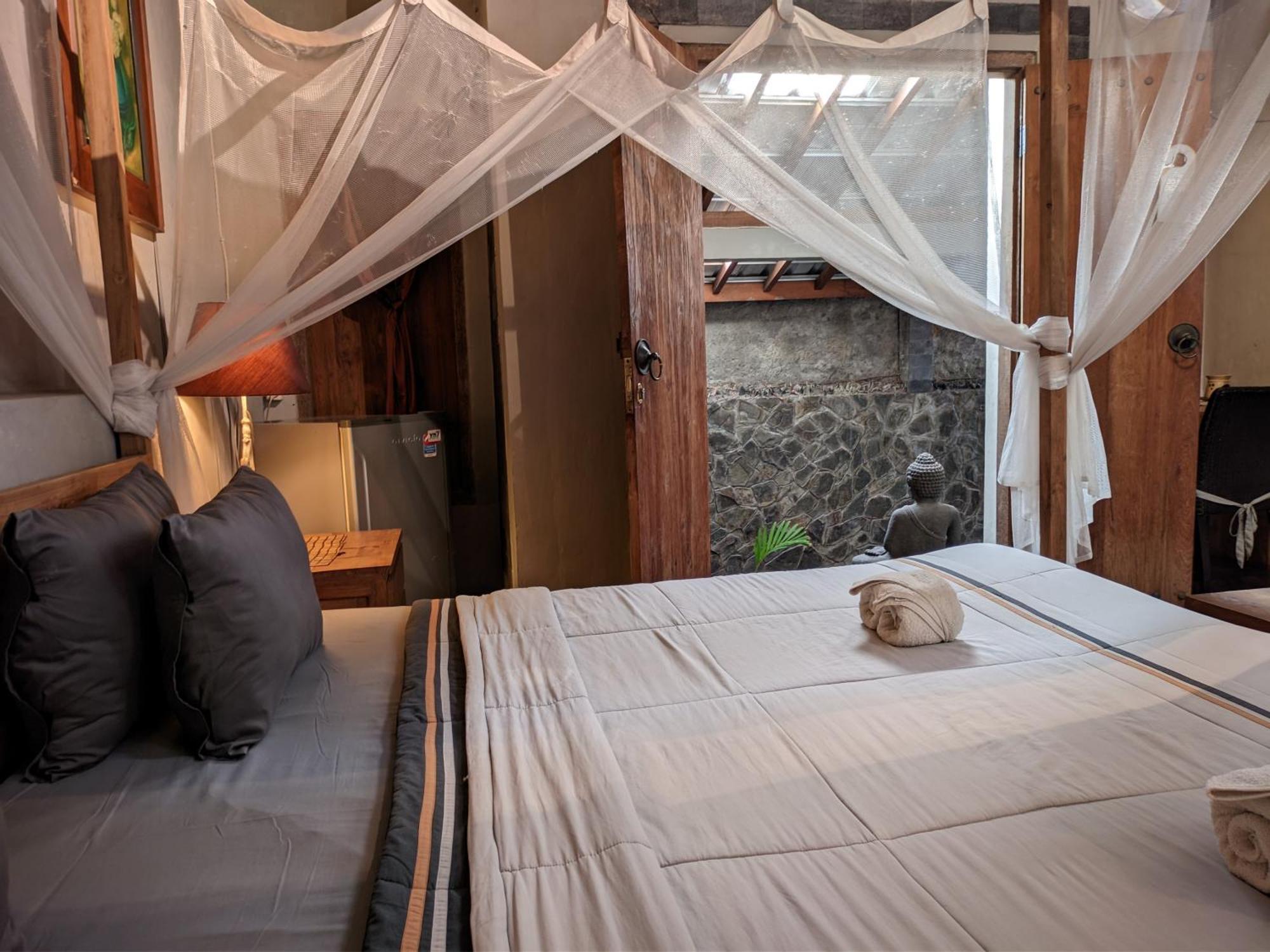 Astuti Gallery Homestay 요그야카르타 외부 사진