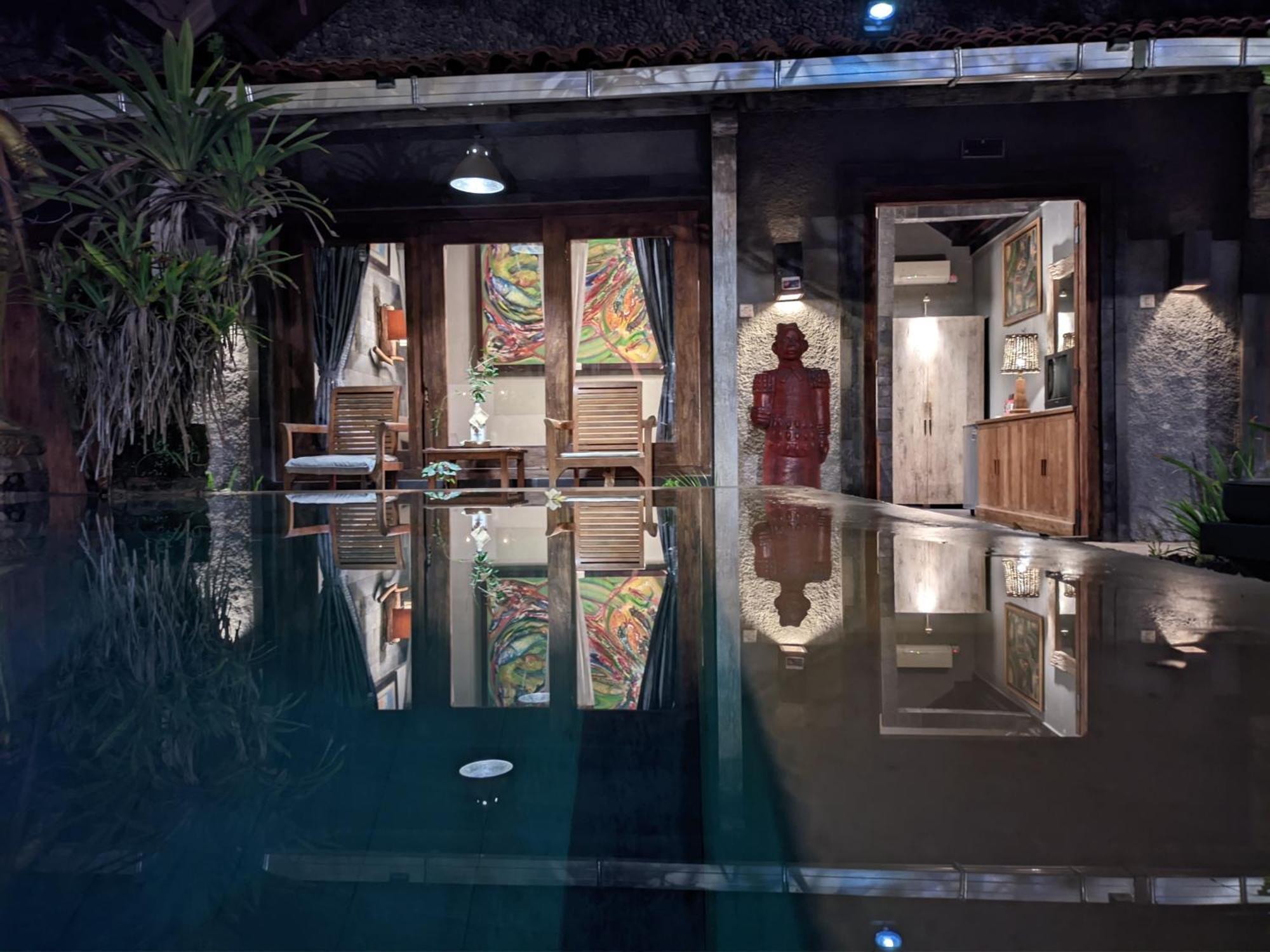 Astuti Gallery Homestay 요그야카르타 외부 사진