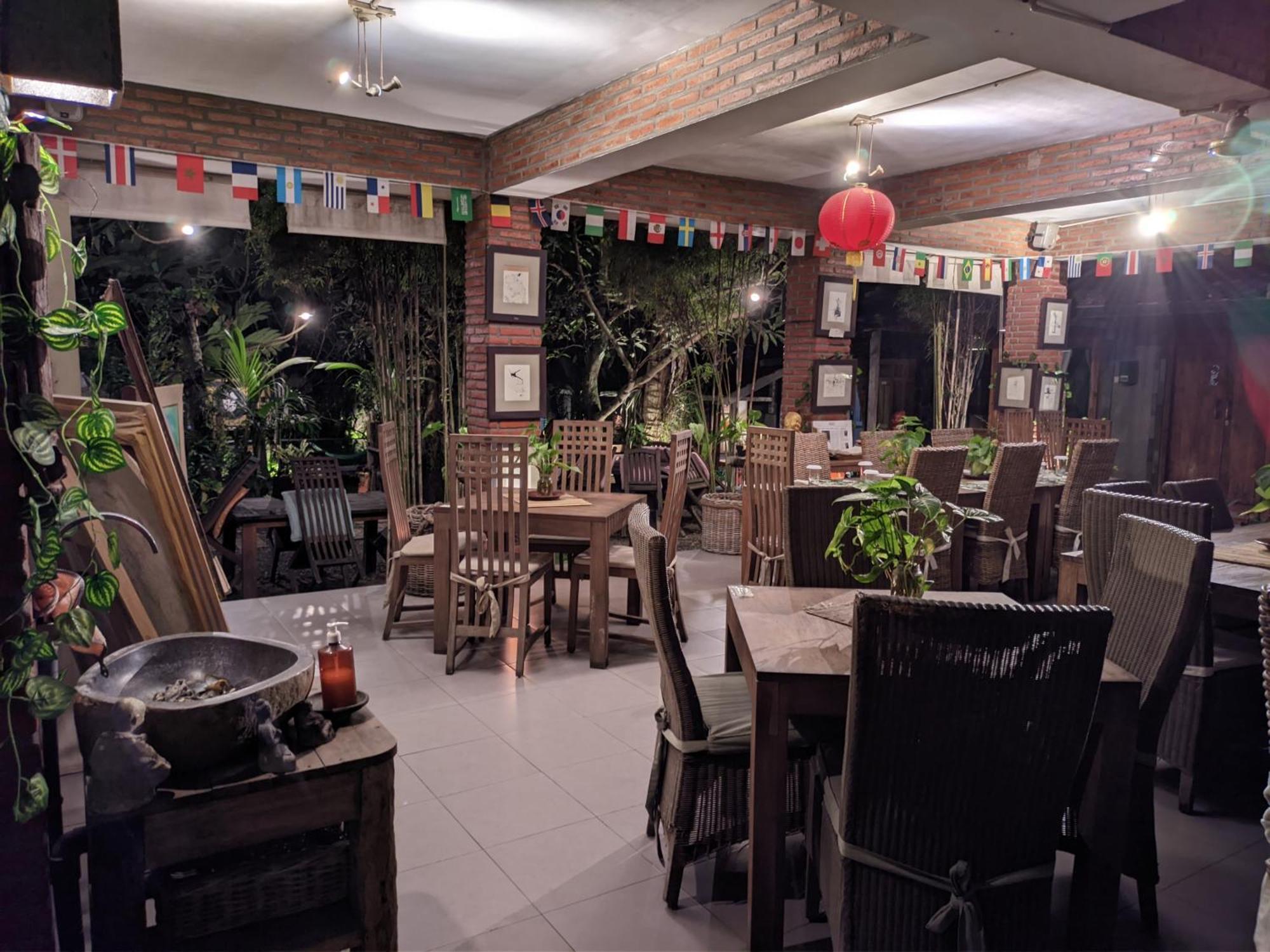 Astuti Gallery Homestay 요그야카르타 외부 사진