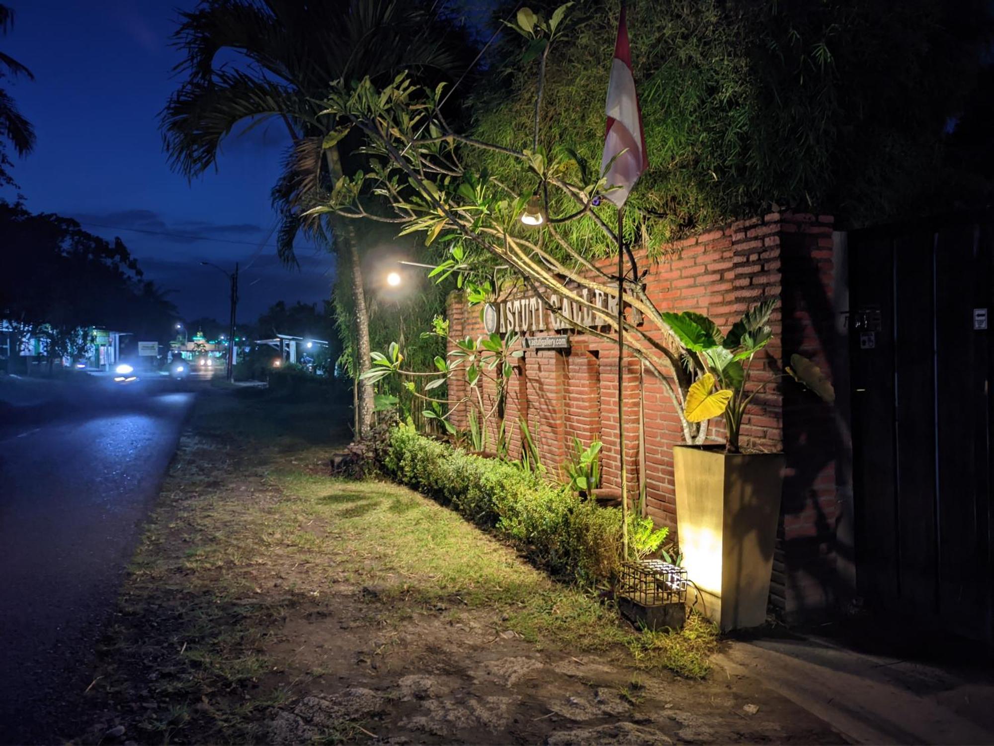 Astuti Gallery Homestay 요그야카르타 외부 사진
