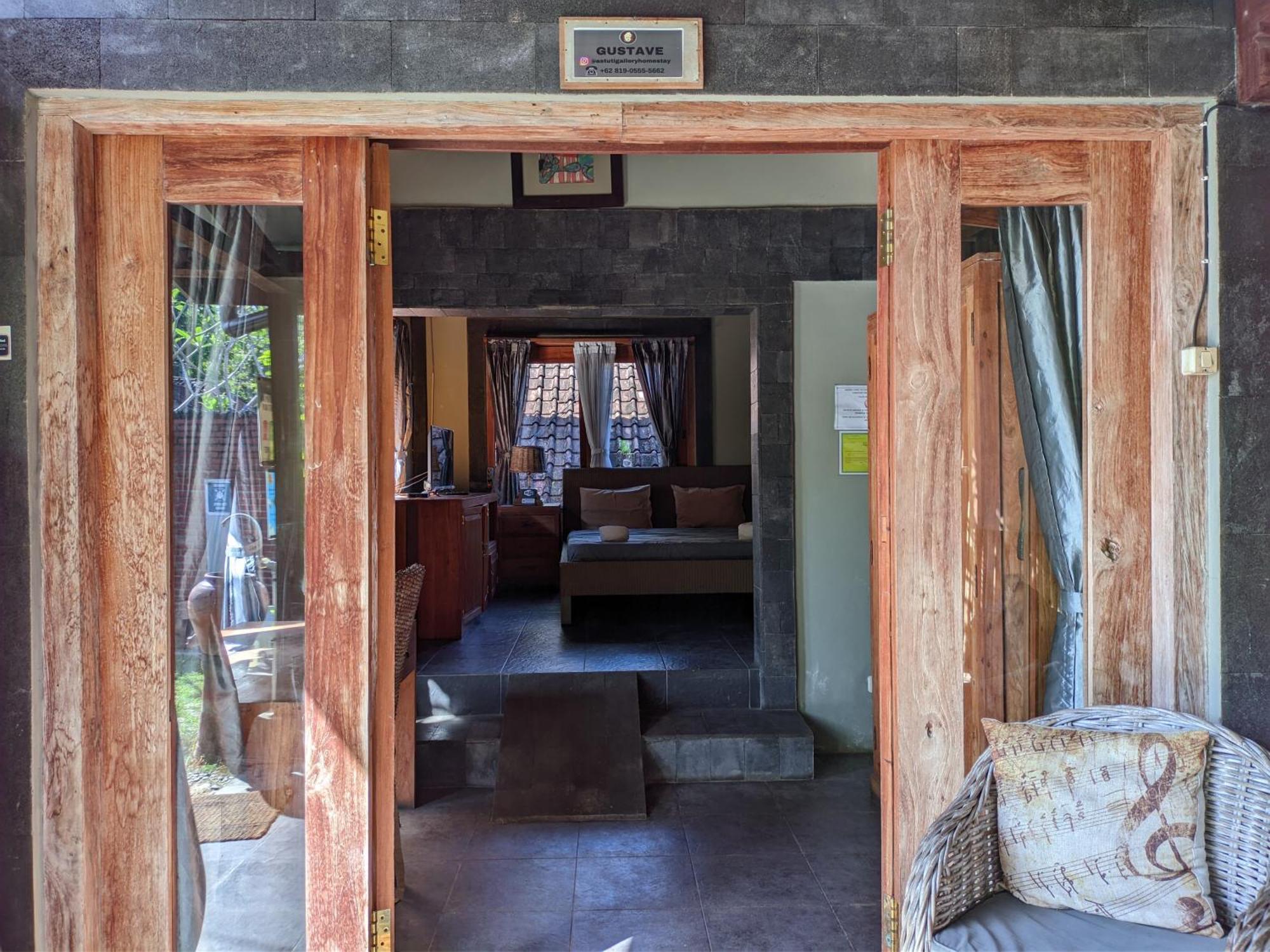 Astuti Gallery Homestay 요그야카르타 외부 사진