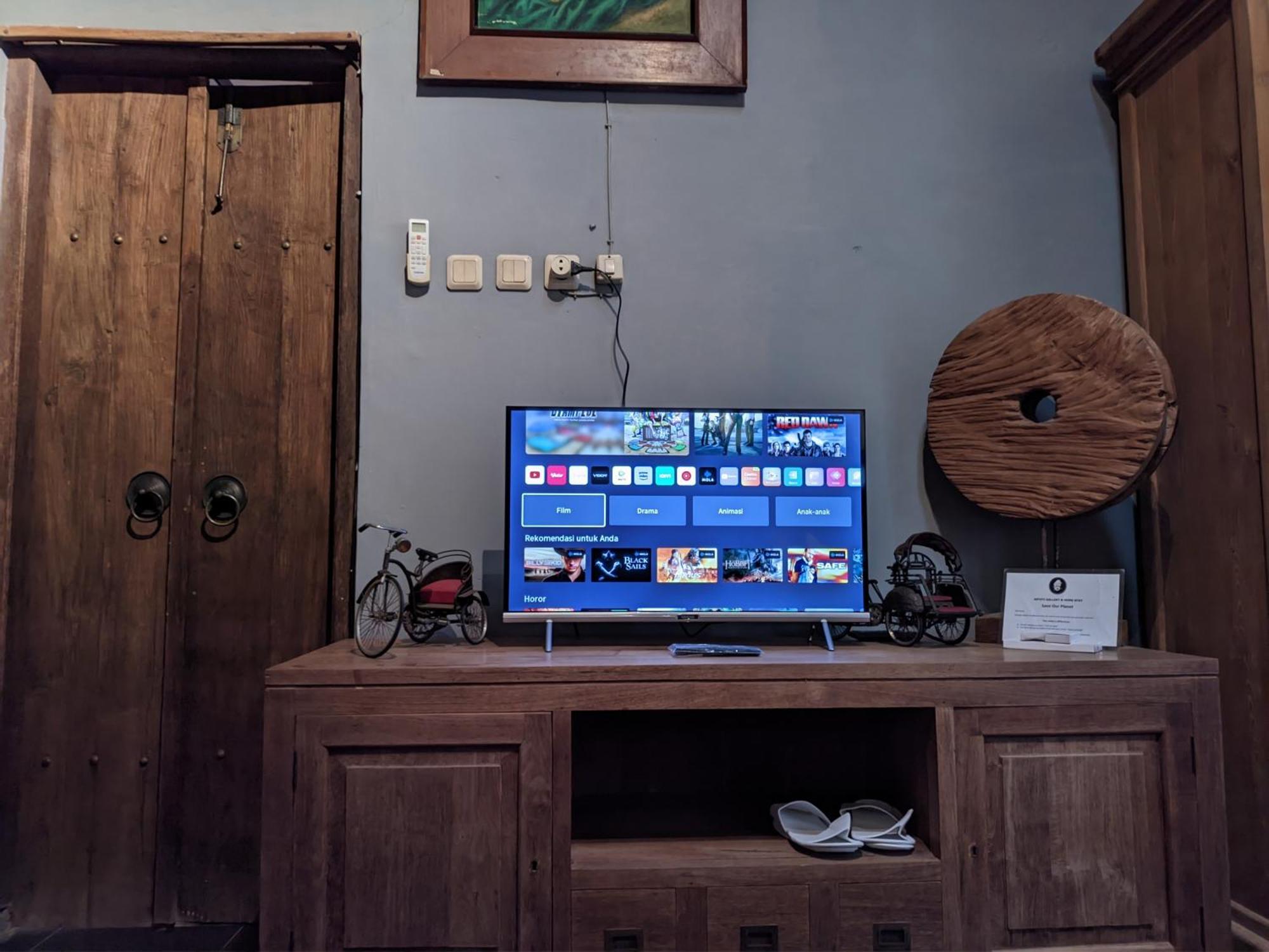 Astuti Gallery Homestay 요그야카르타 외부 사진