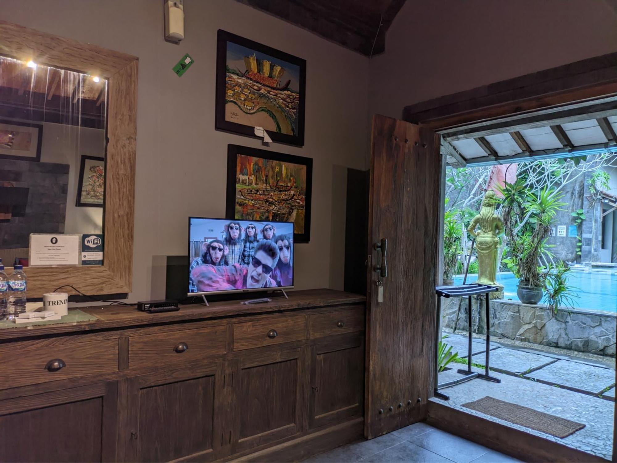 Astuti Gallery Homestay 요그야카르타 외부 사진