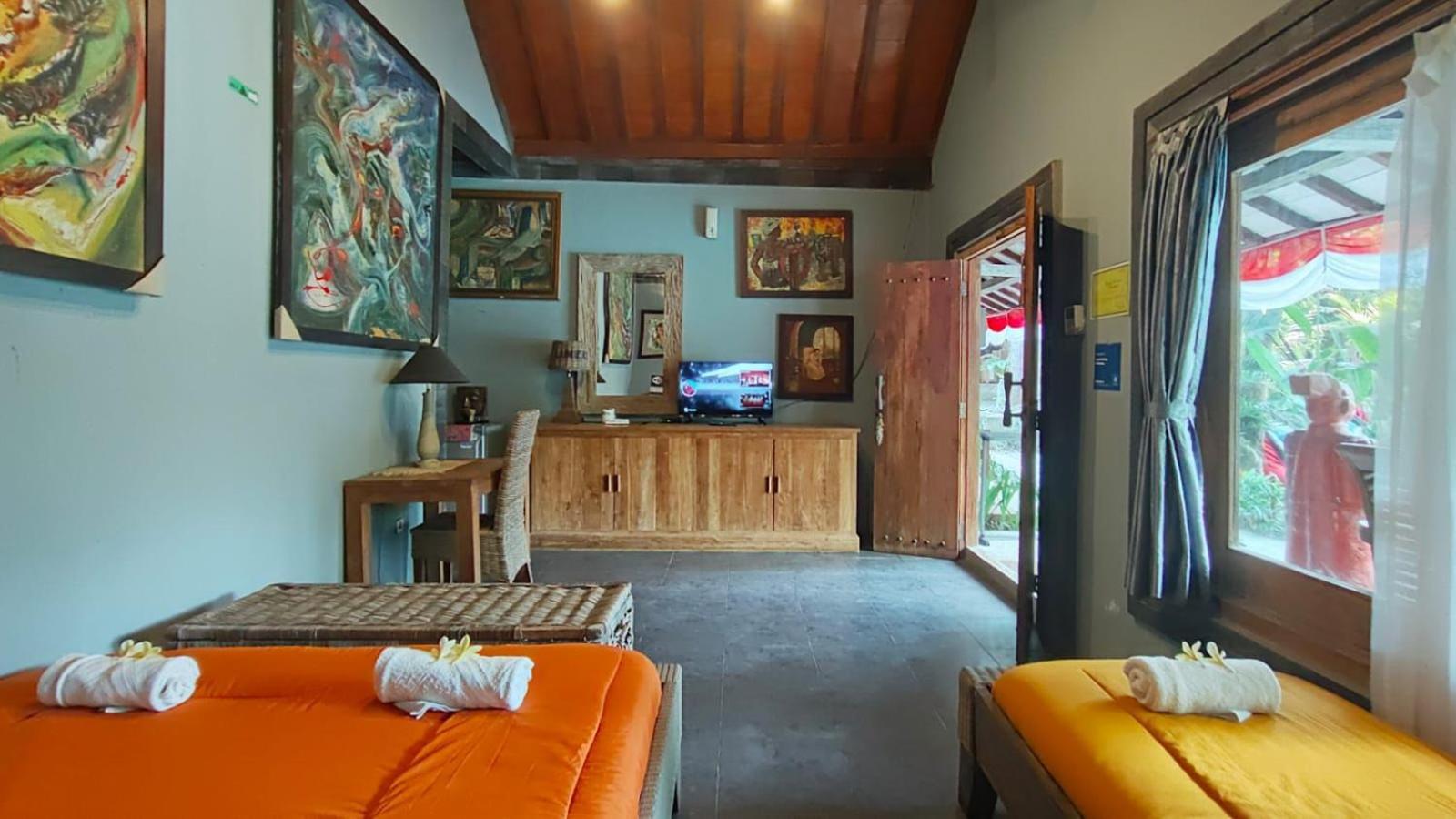 Astuti Gallery Homestay 요그야카르타 외부 사진
