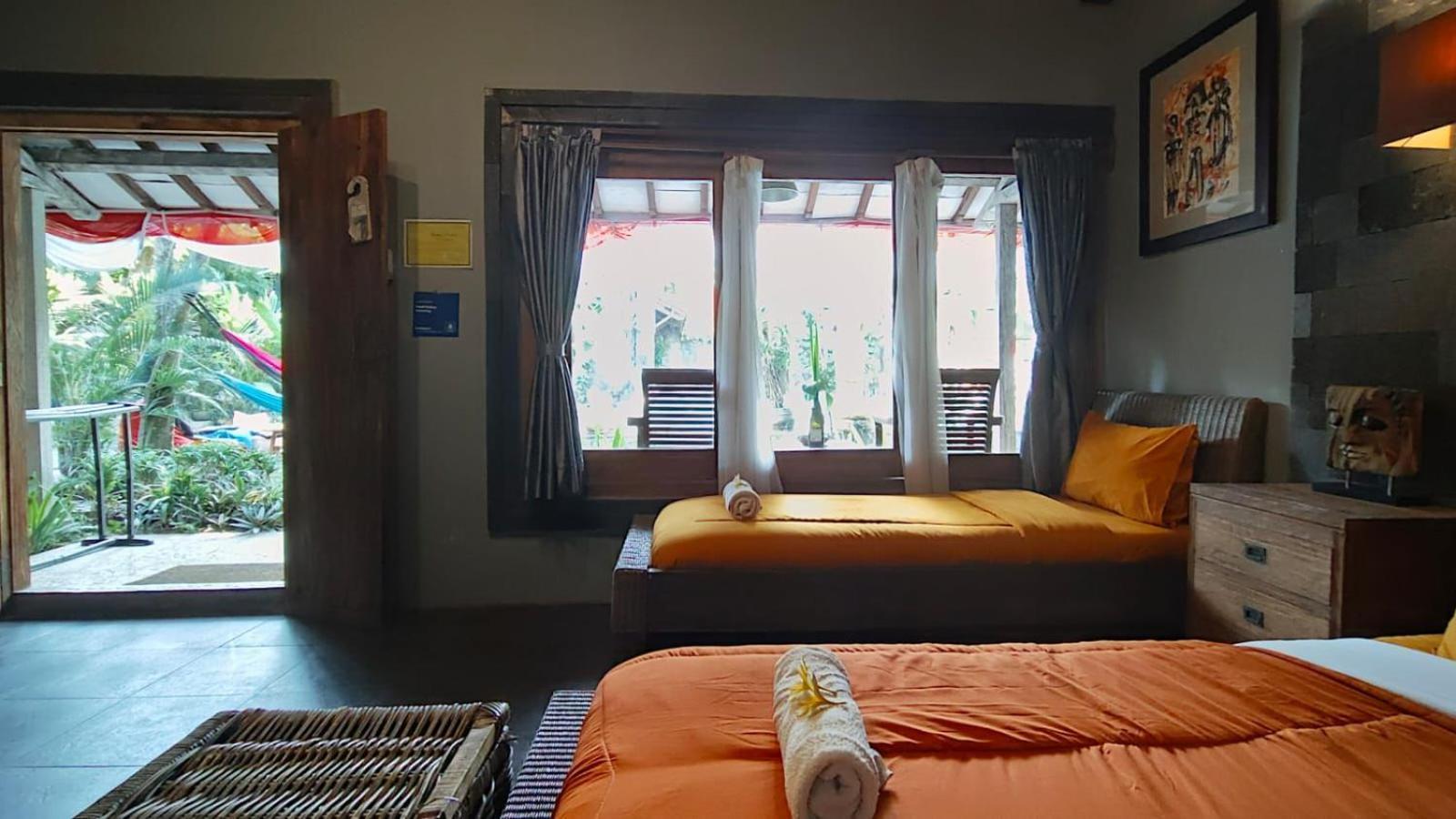 Astuti Gallery Homestay 요그야카르타 외부 사진