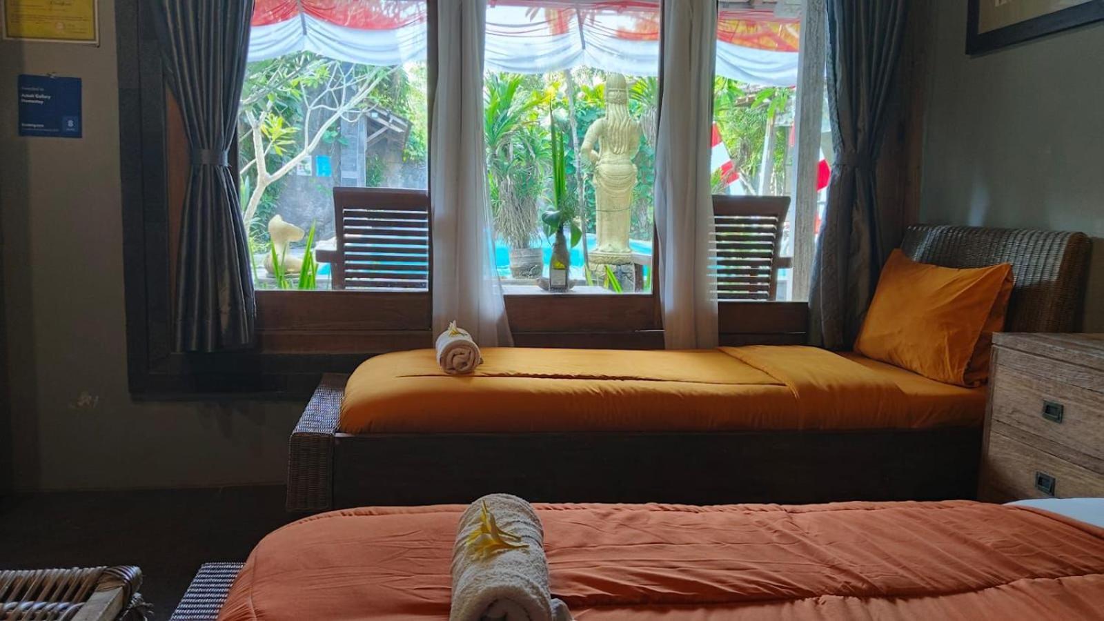 Astuti Gallery Homestay 요그야카르타 외부 사진