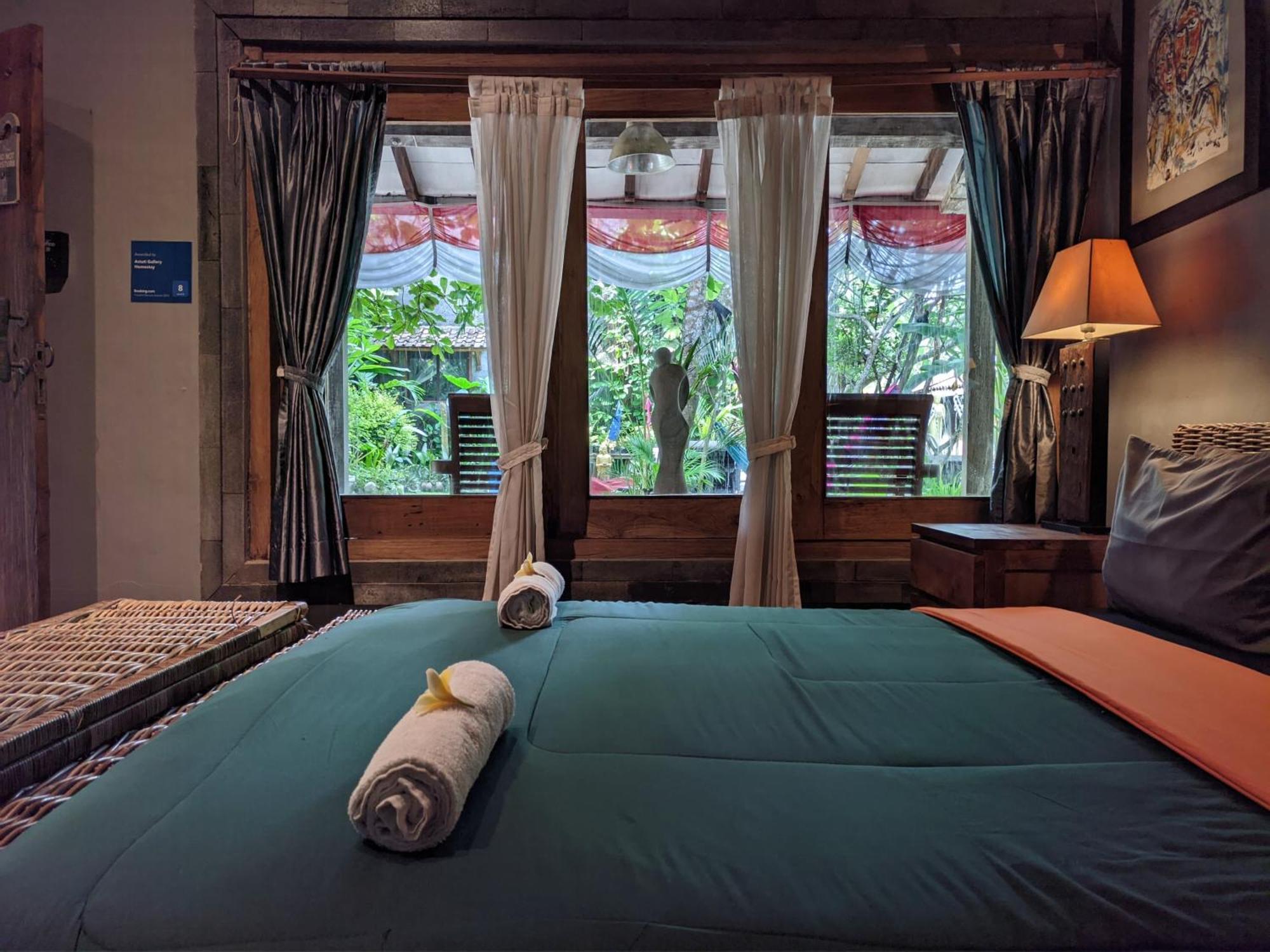 Astuti Gallery Homestay 요그야카르타 외부 사진