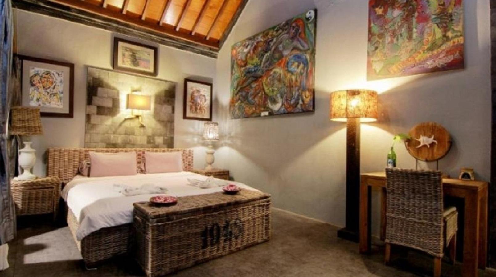 Astuti Gallery Homestay 요그야카르타 외부 사진